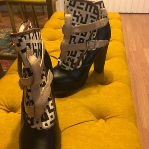 Multicolored ankle boots